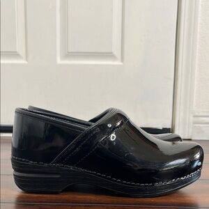 Dansko Professional Clogs Women's 40 Black Patent Leather Slip On Comfort Shoes
